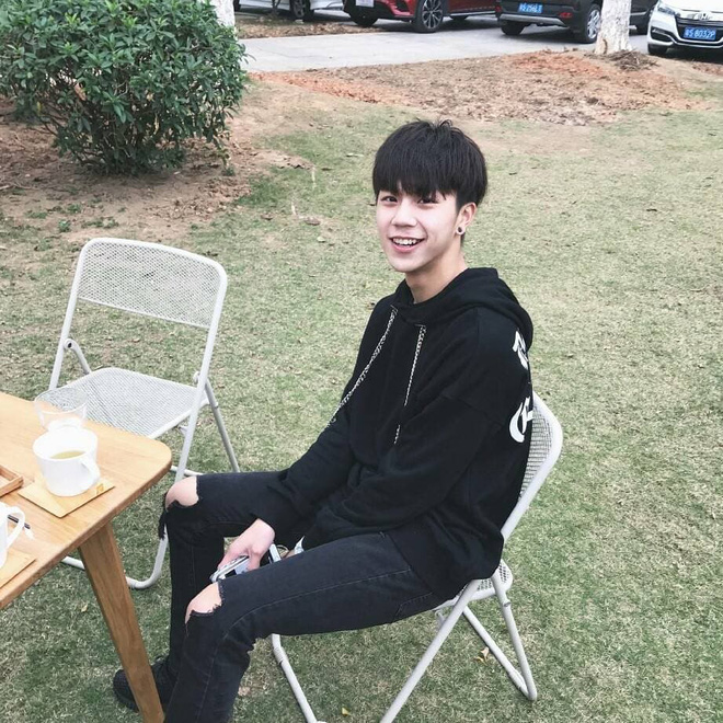 Nam sinh lớp 10, đã cao 1m81 lại còn lai Việt - Trung: Hot nhờ nhan sắc được ví với nam thần!