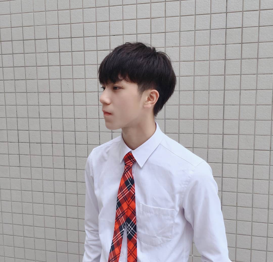 Nam sinh lớp 10, đã cao 1m81 lại còn lai Việt - Trung: Hot nhờ nhan sắc được ví với nam thần!