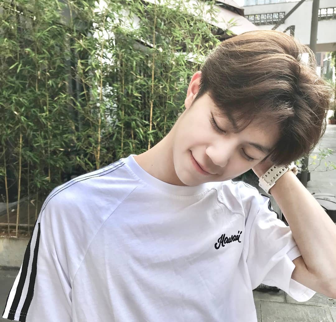 Nam sinh lớp 10, đã cao 1m81 lại còn lai Việt - Trung: Hot nhờ nhan sắc được ví với nam thần!