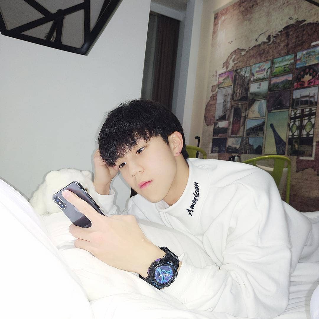 Nam sinh lớp 10, đã cao 1m81 lại còn lai Việt - Trung: Hot nhờ nhan sắc được ví với nam thần!