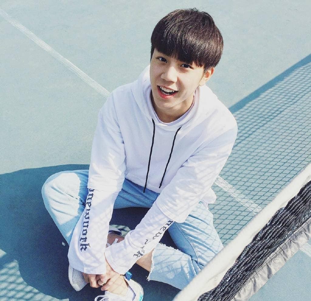 Nam sinh lớp 10, đã cao 1m81 lại còn lai Việt - Trung: Hot nhờ nhan sắc được ví với nam thần!