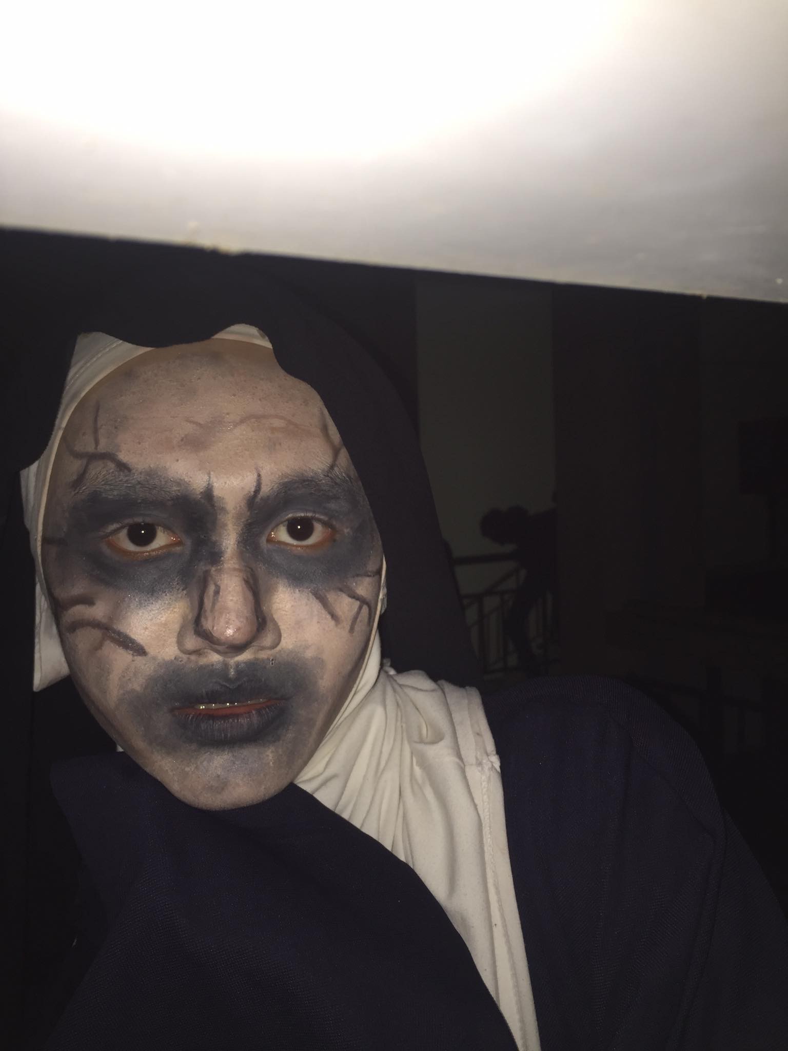 Lầy như học sinh, hóa thân thành Valak với những tố chất có 1 không 2: Hát hay, thích selfie và thích đi xe đạp điện