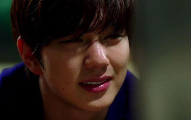 Cay đắng biết mình bị cắm sừng vì tối nào vợ cũng có tin nhắn nhà mạng, chồng nói một câu khiến cô ân hận