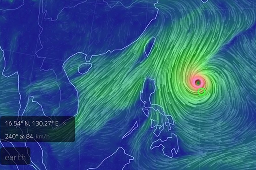 Siêu bão Yutu mạnh nhất 2018 tiến nhanh áp sát Biển Đông, vẫn giật trên cấp 17