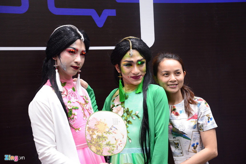 Giới trẻ hưởng ứng Halloween ở phố Nguyễn Huệ như thế nào?