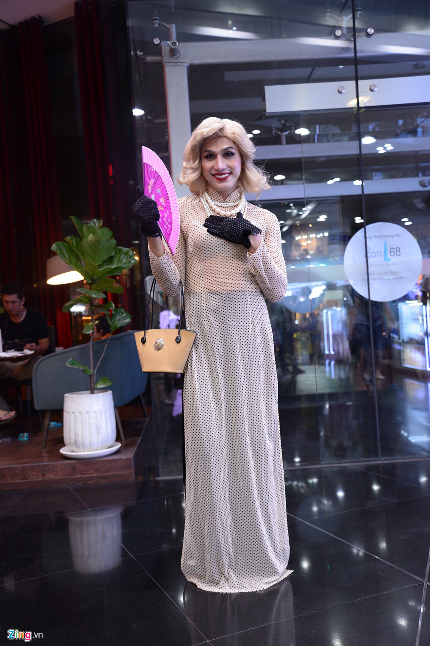 Giới trẻ hưởng ứng Halloween ở phố Nguyễn Huệ như thế nào?