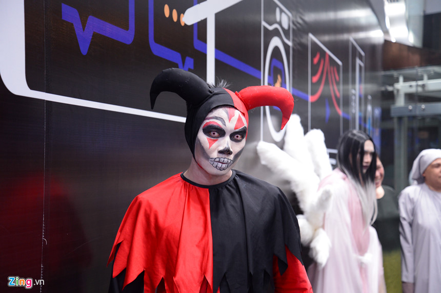 Giới trẻ hưởng ứng Halloween ở phố Nguyễn Huệ như thế nào?