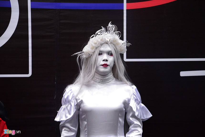 Giới trẻ hưởng ứng Halloween ở phố Nguyễn Huệ như thế nào?