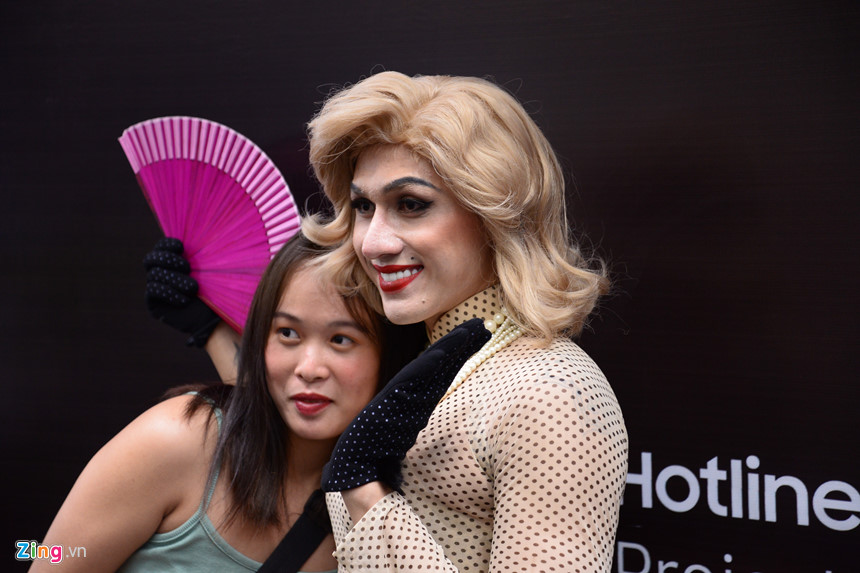 Giới trẻ hưởng ứng Halloween ở phố Nguyễn Huệ như thế nào?