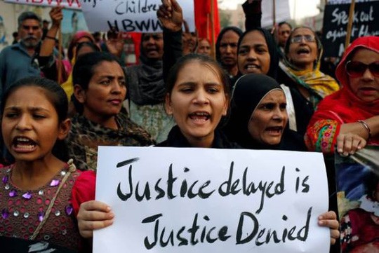 Pakistan: Thiếu nữ bị cưỡng hiếp tập thể trong xe cấp cứu