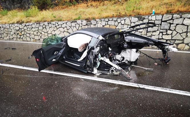 Kinh hoàng Audi R8 bị xé đôi sau tai nạn thảm khốc