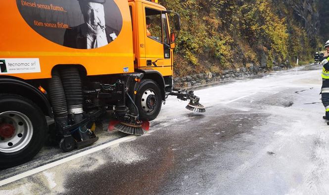 Kinh hoàng Audi R8 bị xé đôi sau tai nạn thảm khốc