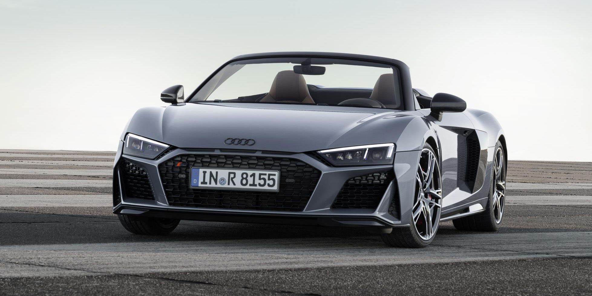 Kinh hoàng Audi R8 bị xé đôi sau tai nạn thảm khốc