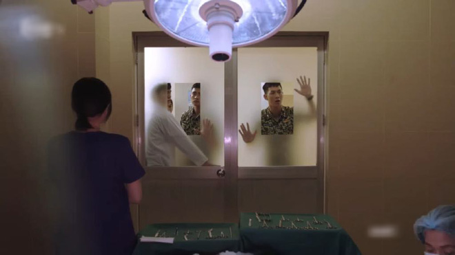 Hậu Duệ Mặt Trời tập 28: Gieo gió gặt bão, Duy Kiên hôn hụt Hoài Phương vì đi phá đám Bảo Huy và Minh Ngọc