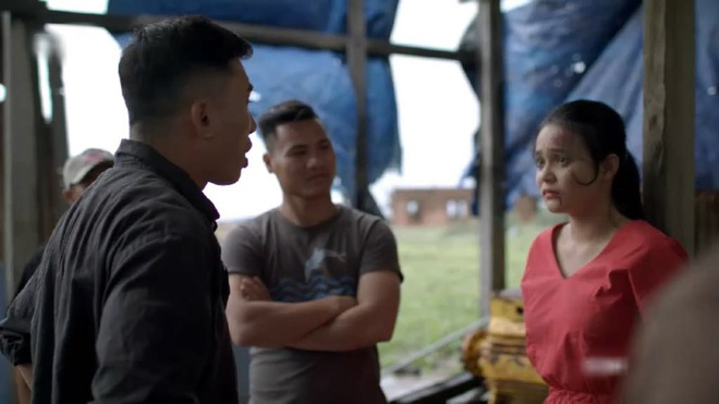 Hậu Duệ Mặt Trời tập 28: Gieo gió gặt bão, Duy Kiên hôn hụt Hoài Phương vì đi phá đám Bảo Huy và Minh Ngọc