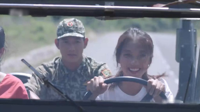 Hậu Duệ Mặt Trời tập 28: Gieo gió gặt bão, Duy Kiên hôn hụt Hoài Phương vì đi phá đám Bảo Huy và Minh Ngọc