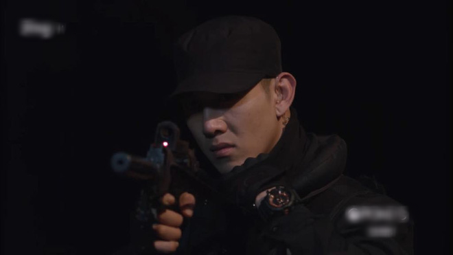 Hậu Duệ Mặt Trời tập 28: Gieo gió gặt bão, Duy Kiên hôn hụt Hoài Phương vì đi phá đám Bảo Huy và Minh Ngọc