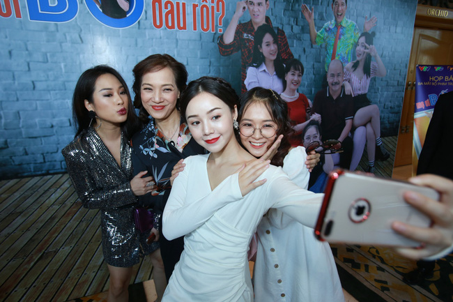 NSND Lê Khanh tái xuất màn ảnh sau cả chục năm, làm mẹ của em gái Lan cave