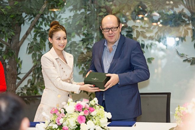 Minh Tú bị antifan tung ảnh nude và lời đồn mua giải tới ban tổ chức Miss Supranational