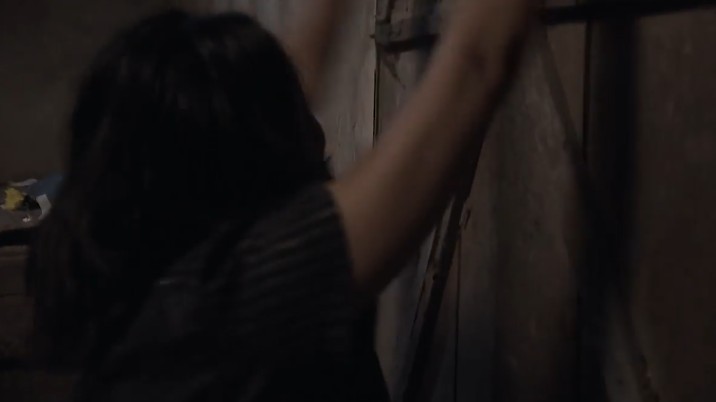 Quỳnh Búp Bê tập 22: Khán giả xót xa khi Lan bị nhốt trong phòng tối, điên dại gặm hoa qua ngày