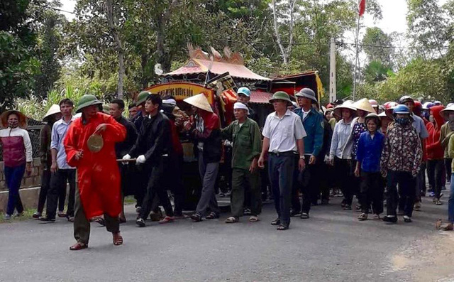 Vụ 2 mẹ con treo cổ: Mỗi lần tắm cho con chị lại day dứt...