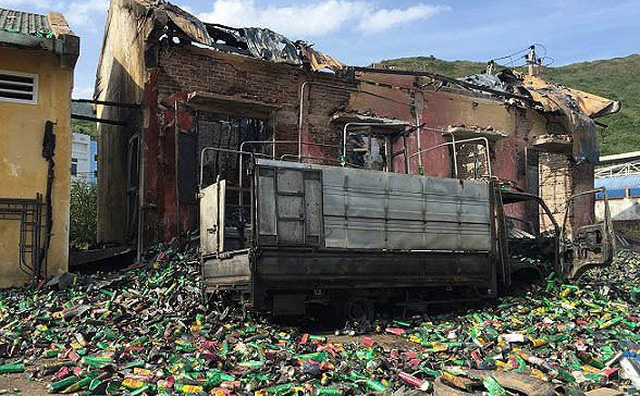 Kho thuốc diệt côn trùng bốc cháy, nổ dữ dội ở Bình Định