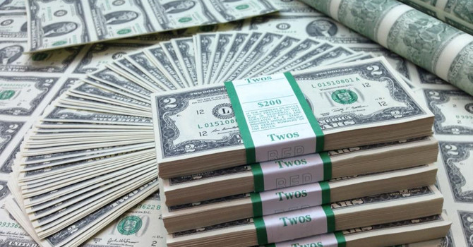 Tỷ giá trung tâm lập đỉnh mới, giá USD tại các ngân hàng vẫn bất động