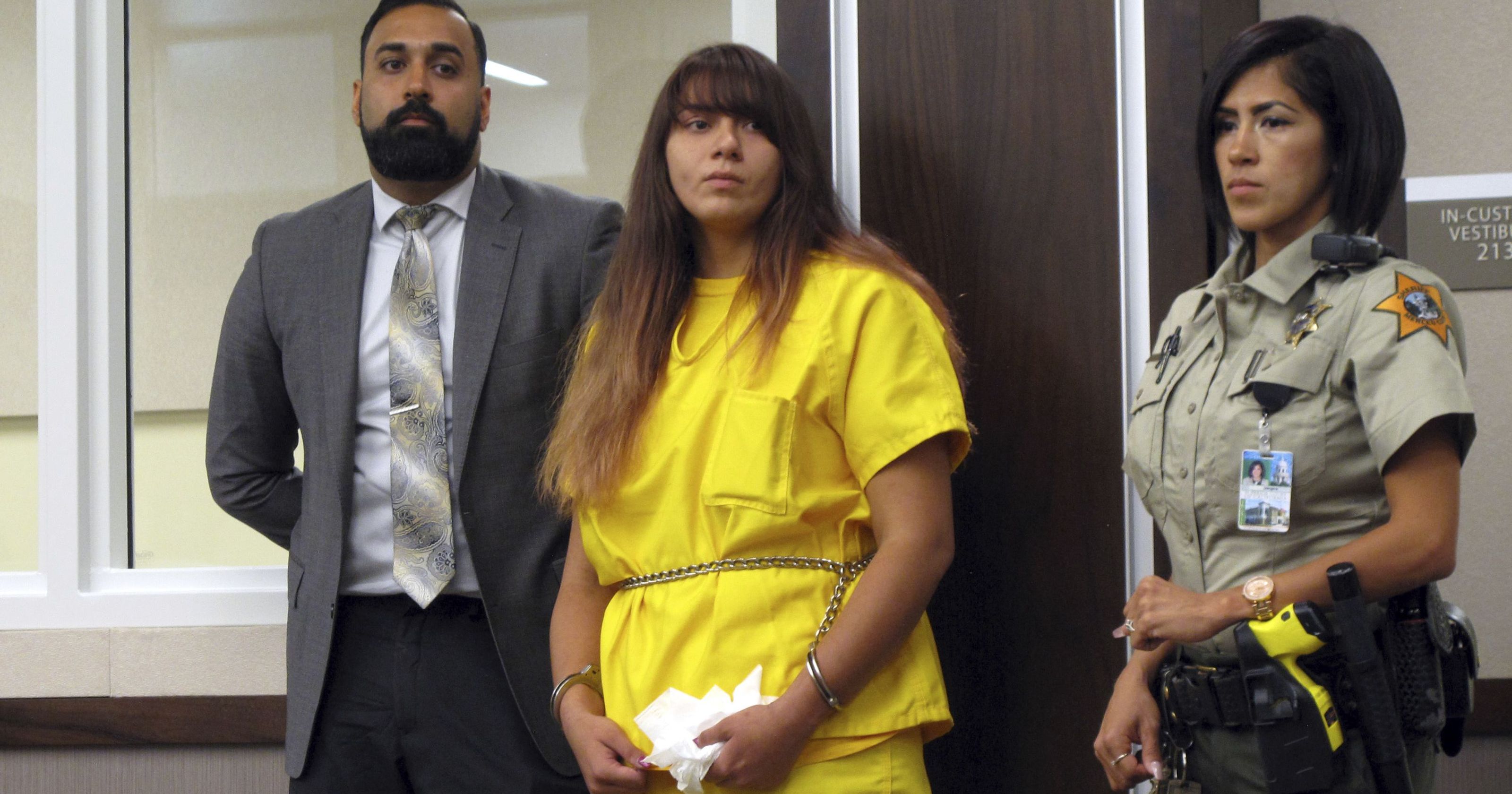 SỐC: Lái xe gây tai nạn, chị vẫn mải mê livestream cảnh em gái hấp hối