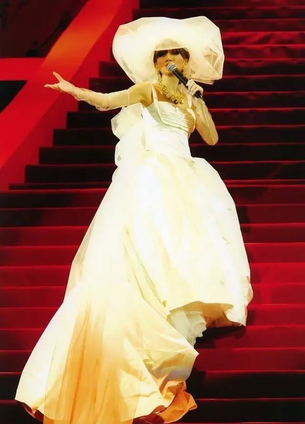 Phận đời diva Mai Diễm Phương: Cả đời không tìm được bến đỗ tình yêu, bị mẹ ruột bòn rút tới tận hơi thở cuối cùng