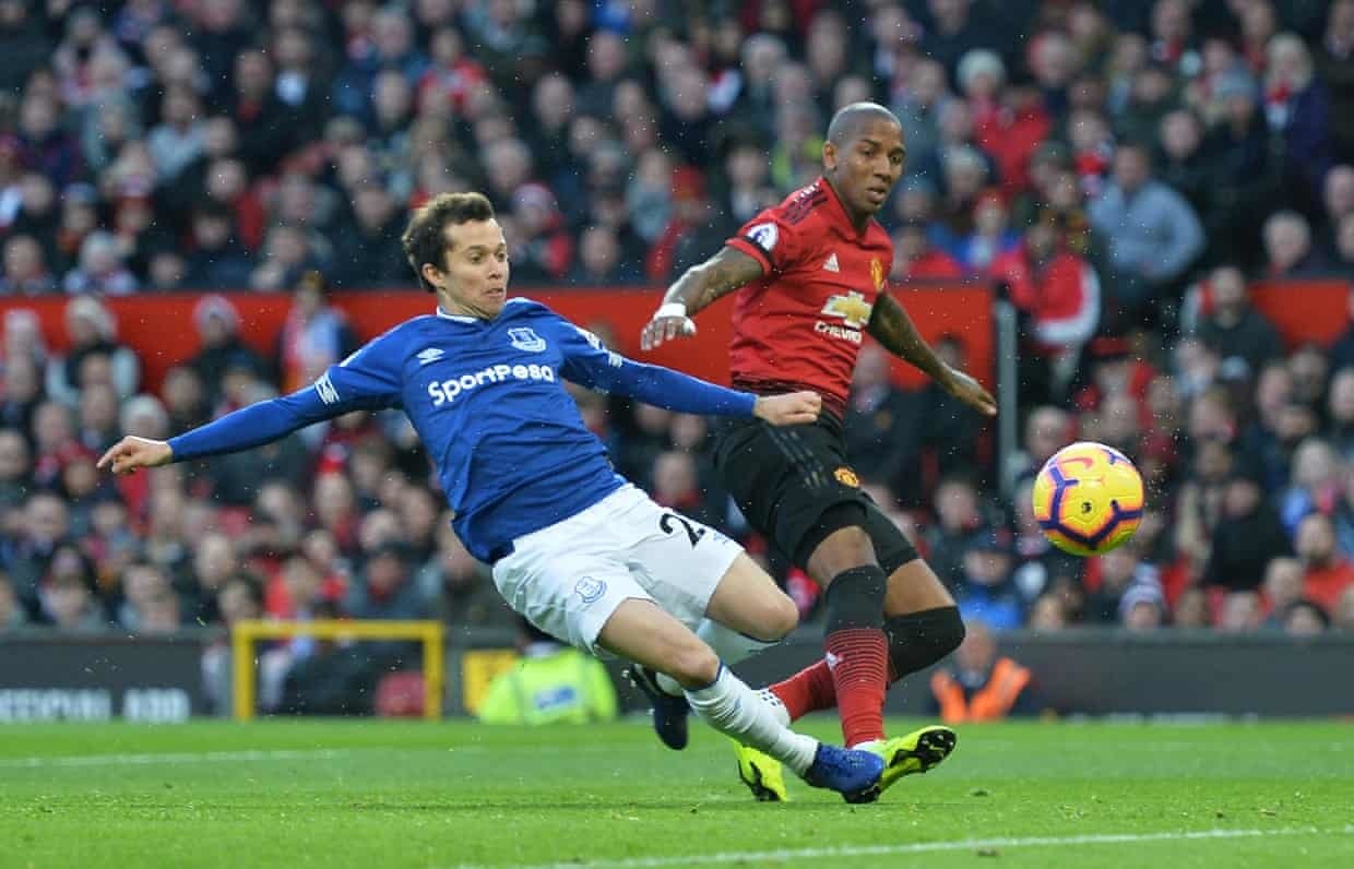 MU sống tạm: Martial cứu Mourinho đến bao giờ?