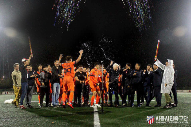 Vô địch sớm cùng CLB Hàn Quốc, cầu thủ vô danh của Việt Nam liên tục được chèo kéo