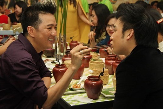 Gia đình quyền lực và sóng gió bậc nhất showbiz: Hoài Linh không nhìn mặt, Dương Triệu Vũ lại dính tin đồn yêu Mr. Đàm