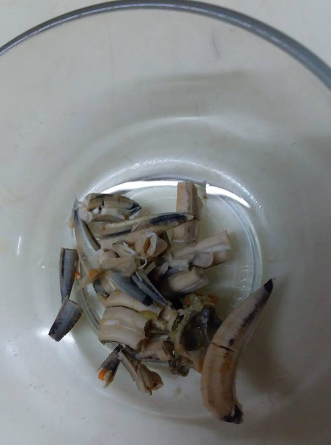 Bà nội nấu cháo cho cháu thả cả thứ vứt đi này vào, hội chị em tranh cãi về lý do thật đằng sau