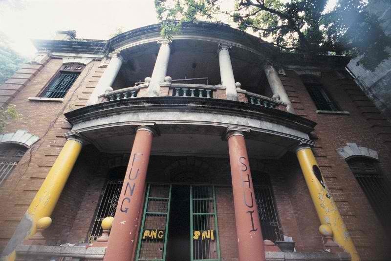 Câu chuyện đằng sau những ngôi nhà ma ám rùng rợn châu Á