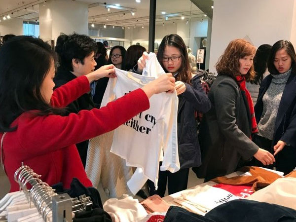 Lương 25 triệu/tháng: 7 năm vẫn trắng tay, tôi xấu hổ ăn bữa cơm nhà bạn