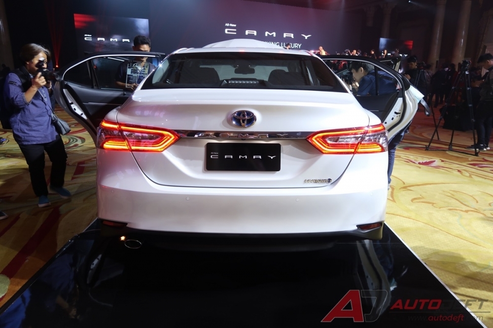 Toyota Camry phiên bản Đông Nam Á ra mắt, giá từ 43.500 USD