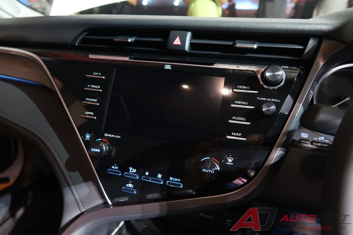 Toyota Camry phiên bản Đông Nam Á ra mắt, giá từ 43.500 USD