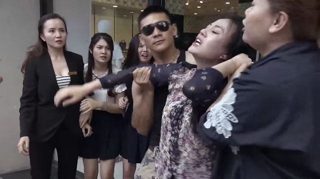 Quỳnh Búp Bê tập 22: Dằn mặt chưa đủ, My Sói tung chiêu đánh ghen khiến Quỳnh tơi tả ngay tại chỗ làm