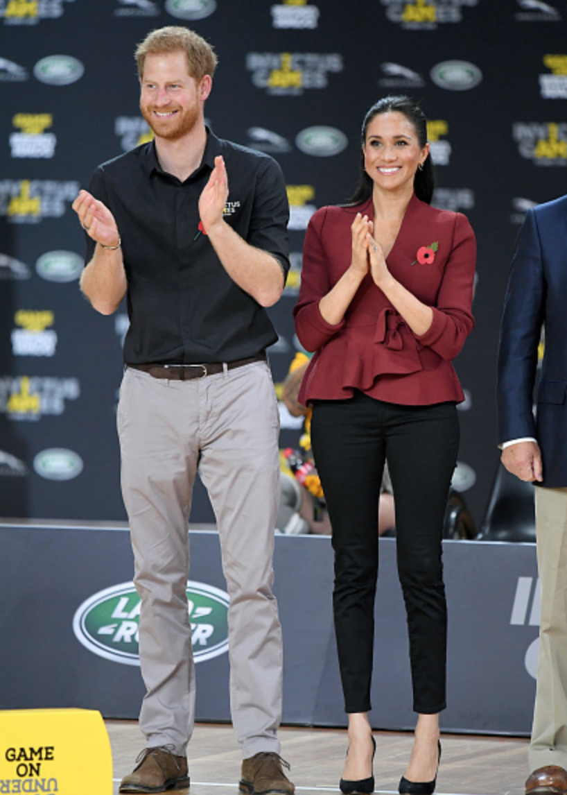 Lần đầu để tóc búi nửa, Công nương Meghan được cư dân mạng khen hết lời vì xinh lại cá tính