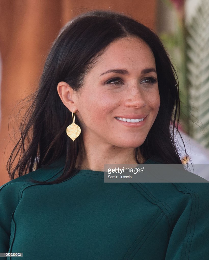 Lần đầu để tóc búi nửa, Công nương Meghan được cư dân mạng khen hết lời vì xinh lại cá tính