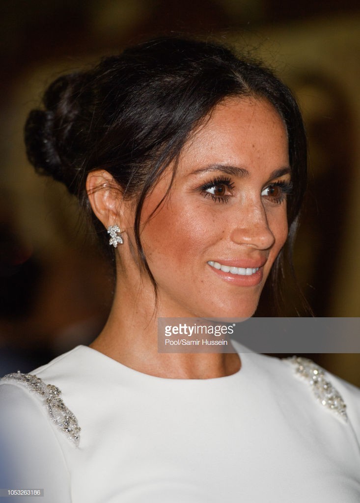 Lần đầu để tóc búi nửa, Công nương Meghan được cư dân mạng khen hết lời vì xinh lại cá tính