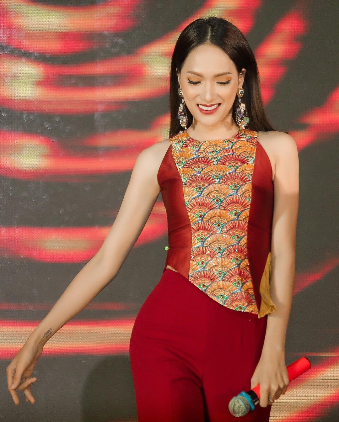 Đừng nghĩ cứ gầy là đẹp, 5 người đẹp Vbiz này chính xác là kiểu đẹp đâu chẳng thấy chỉ thấy... tong teo