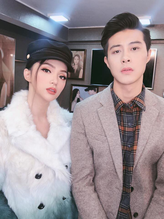 Rò rỉ hình ảnh Hoa hậu Hương Giang idol được bạn trai soái ca người Thái Lan quỳ gối cầu hôn?