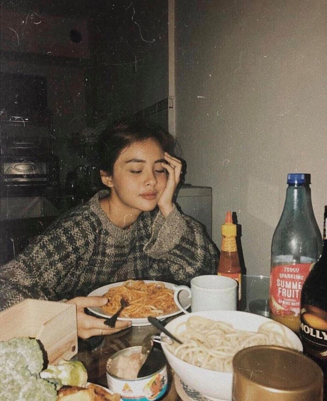 Nữ sinh Sài Gòn sinh năm 2000 thường xuyên được bắt chuyện bằng tiếng Anh vì quá giống Tây