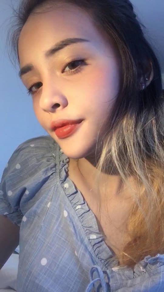 Nữ sinh Sài Gòn sinh năm 2000 thường xuyên được bắt chuyện bằng tiếng Anh vì quá giống Tây