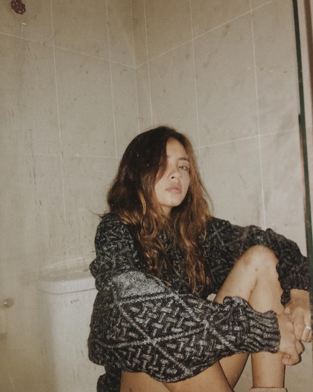 Nữ sinh Sài Gòn sinh năm 2000 thường xuyên được bắt chuyện bằng tiếng Anh vì quá giống Tây