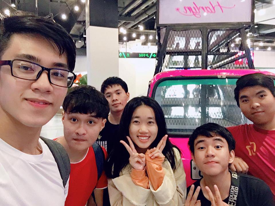 Cười tươi khi đi hiến máu, nam sinh đẹp trai lộ tên thật đặc biệt khi được hỏi xin info