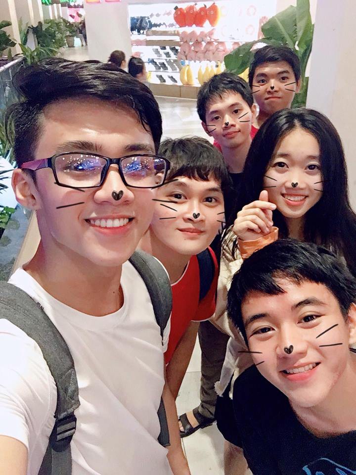 Cười tươi khi đi hiến máu, nam sinh đẹp trai lộ tên thật đặc biệt khi được hỏi xin info