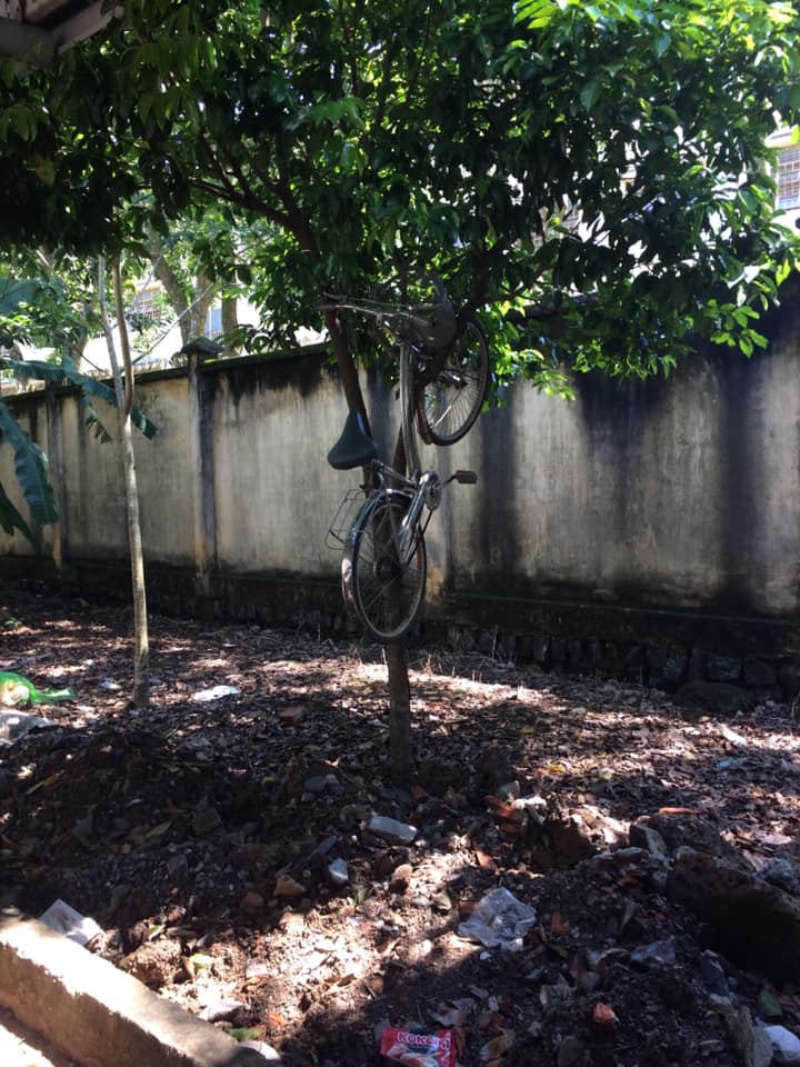Trò đùa mới của học sinh bị lên án dữ dội: Giấu xe đạp của bạn học ở những nơi tìm cả ngày cũng không ra