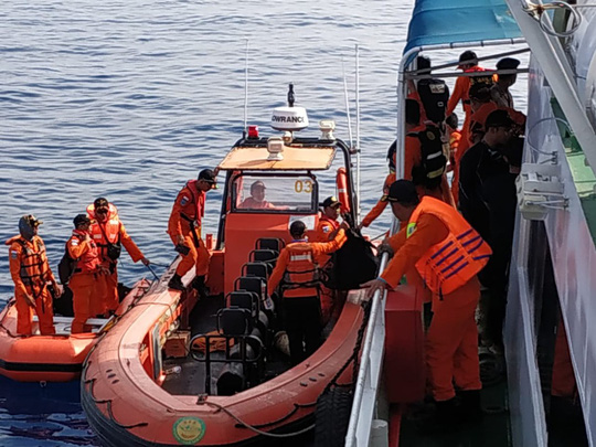 Rơi máy bay Indonesia: Phi công xin quay về nhưng lại không quay về